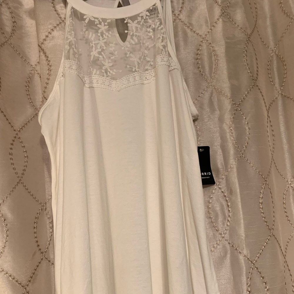 Top. - Picture 2 of 4
